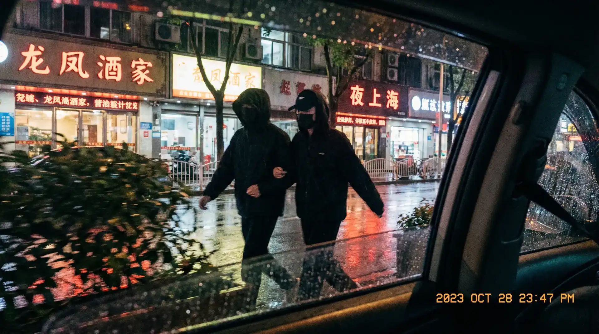 半岛体体育官网 - 顶流明星深夜密会现场抓拍照片